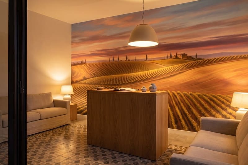 Carta da parati Crinali al Crepuscolo© in una hall d'albergo