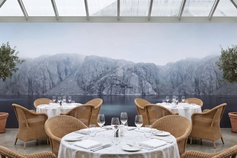 Carta da parati Fenditura Boreale© in una sala da pranzo d'albergo